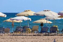 "Mrtva trka" između Hrvatske i Grčke: Pomfrit na plaži tri evra ...