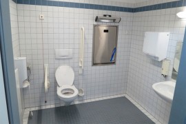 Imao udes pa se sakrio u WC kafića