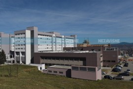 Lasersko razbijanje kamena u bubregu uz savremenu opremu na UKC