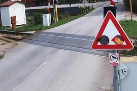 Novi slučaj zaglavljivanja auta između rampe u Banjaluci dok je ...