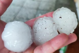 Nevrijeme u Sloveniji, dijelovi zemlje bez struje, pao grad veličine ...