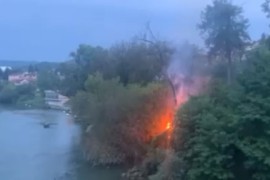 Požar kod Gradskog mosta u Banjaluci (VIDEO)