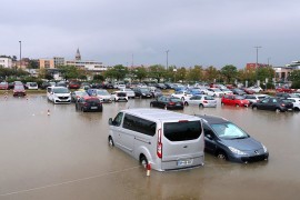 Vjetar čupao krovove u Sloveniji: Poplavljeni putevi, Ljubljana pod ...