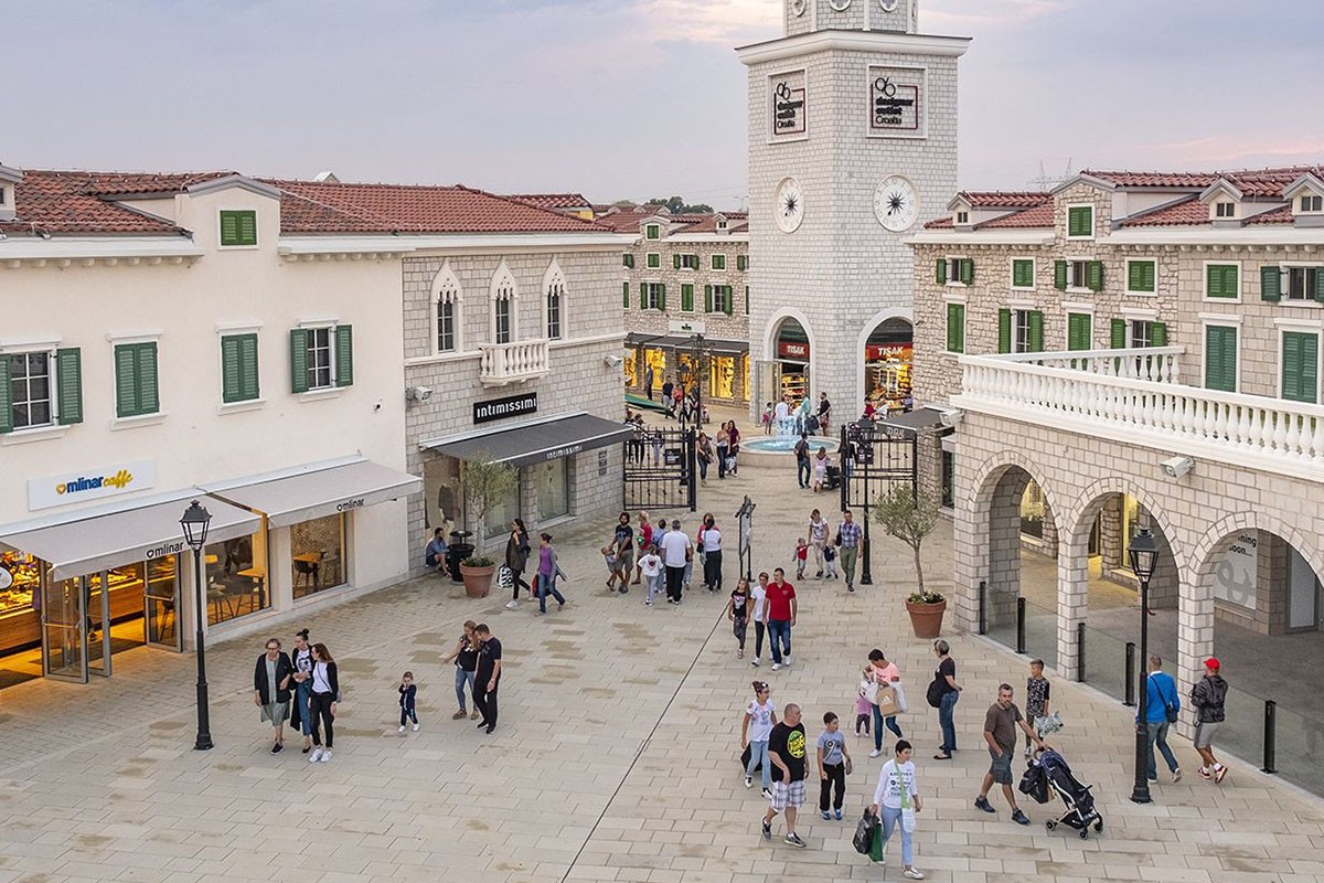 U gradiću gdje popusti nikad ne prestaju vrućine dodatno oborile cijene