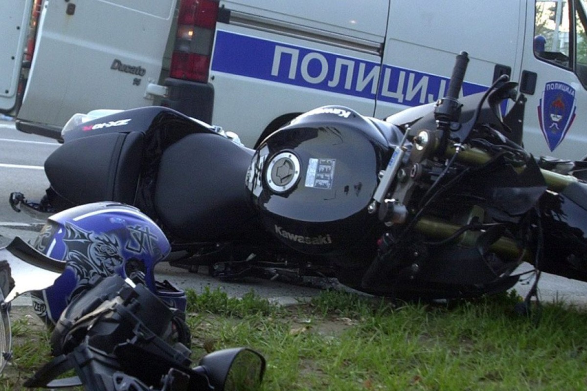Poginuo motociklista, trojica teško povrijeđena