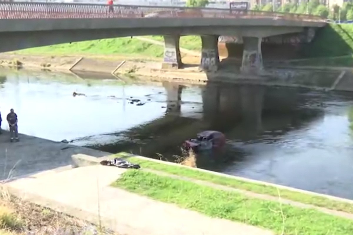 Automobil sletio u rijeku, stradala žena