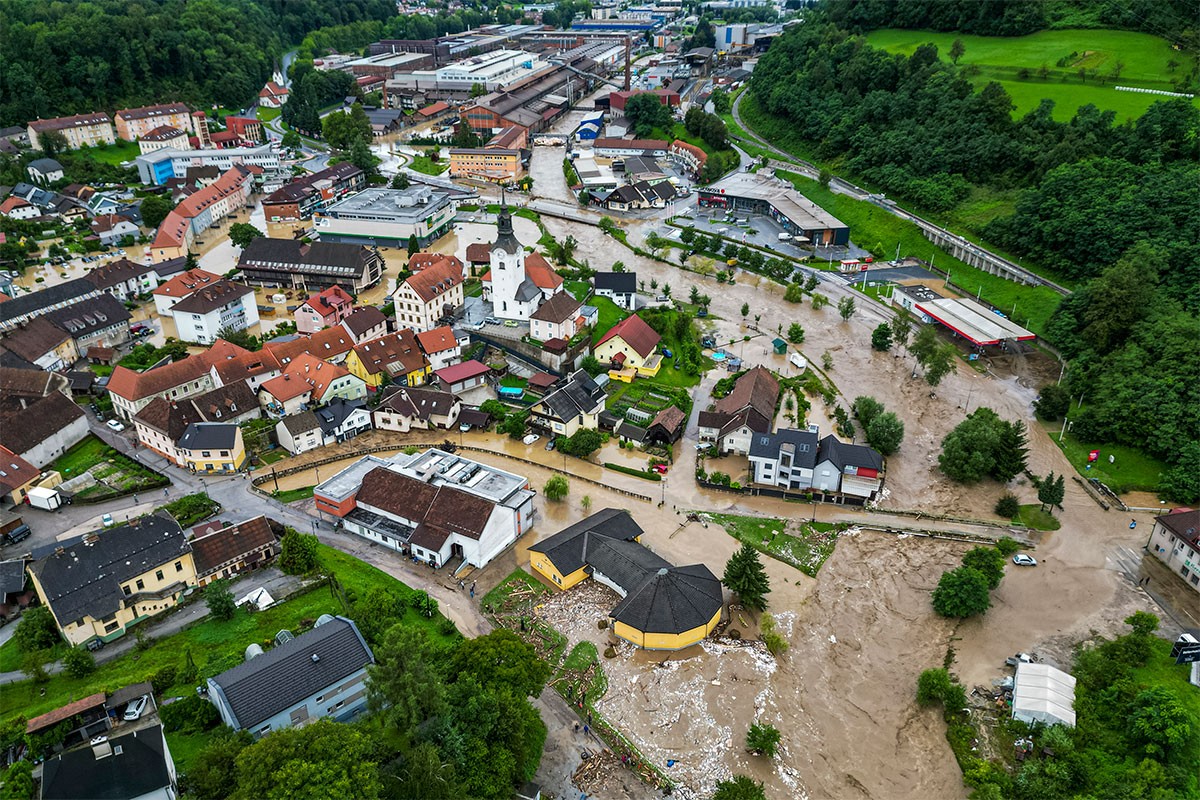 Najmanje troje mrtvih u nevremenu u Sloveniji, evakuišu se gradovi