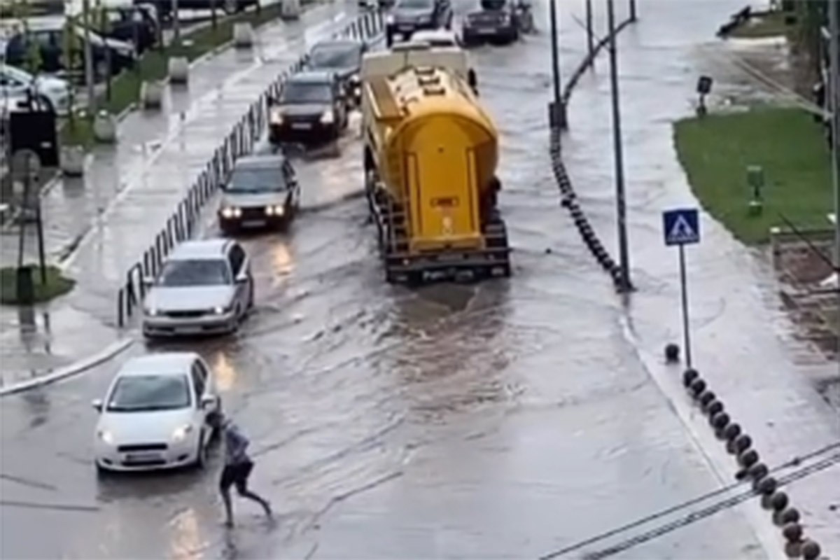 Nevrijeme stiglo u Srbiju: Smračilo se u pet minuta (VIDEO)