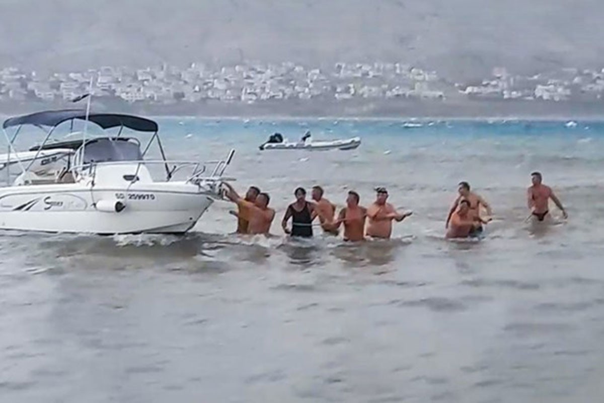 Ljudi na Pagu spašavali brod od oluje