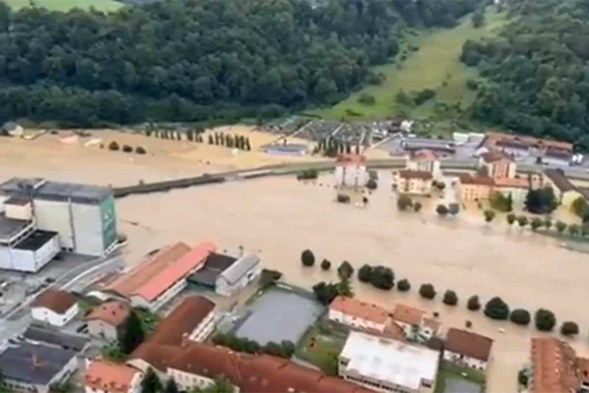 Mura probila nasip, evakuisano nekoliko sela u Sloveniji (VIDEO)