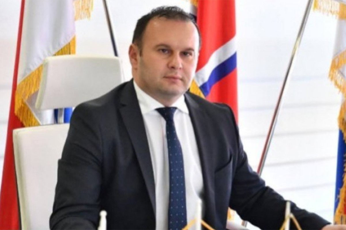 Ćosić: Ne treba da nas brinu ratne zastave, ovo je naša zemlja
