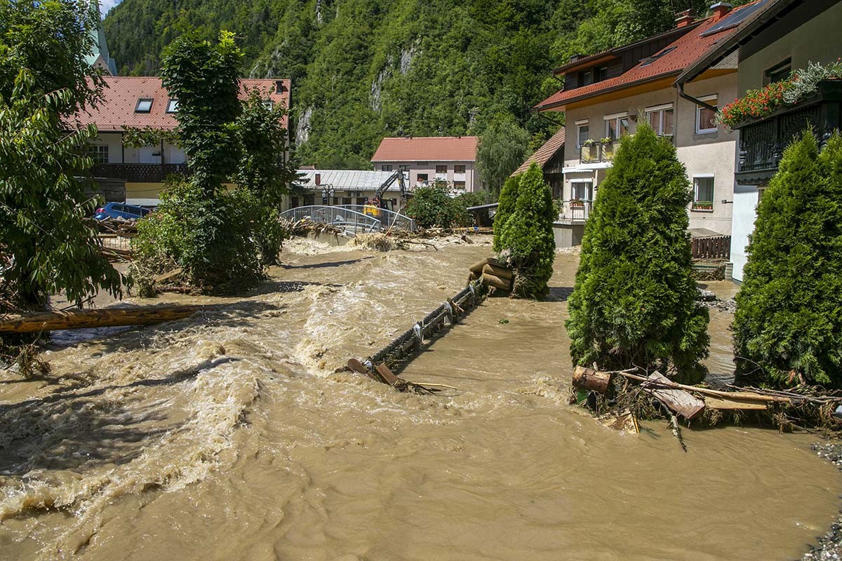 Opadaju vodostaji u Sloveniji
