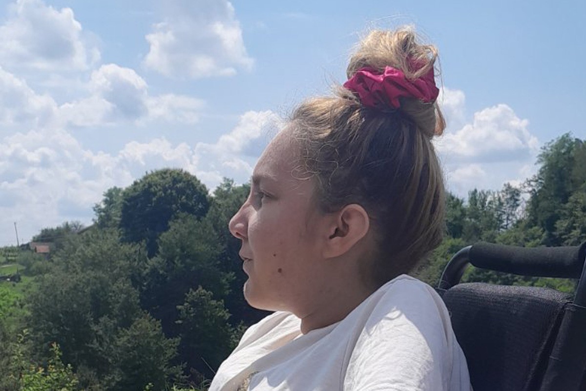 Humani ljudi Zvjezdani Popović iz Dervente kupili električna kolica i renovirali kuću (FOTO)