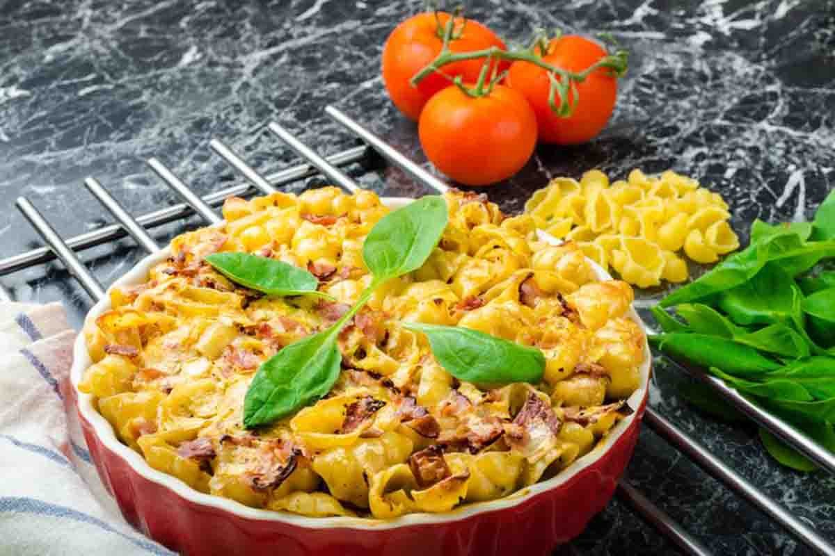 Recept za brzinsku večeru: Makarone sa slaninom i pavlakom