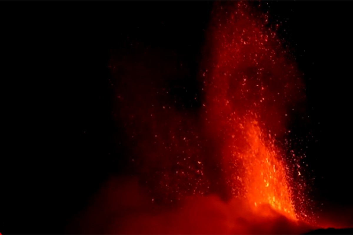 Zatvoren aerodrom u Kataniji zbog erupcije Etne (VIDEO)
