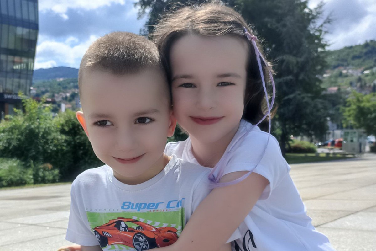 Apel za pomoć bratu i sestri sa oštećenim sluhom