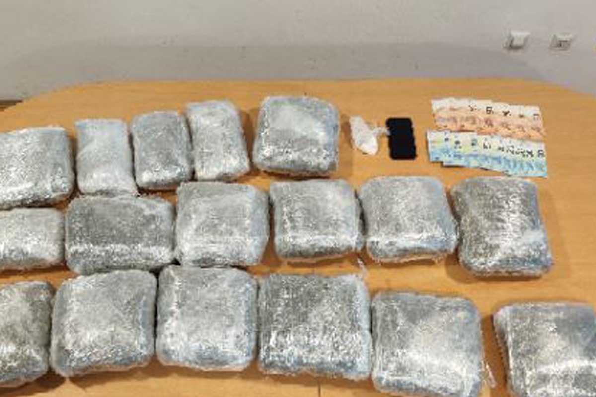 Zaplijenjeno 16 kilograma droge, uhapšen vozač audija
