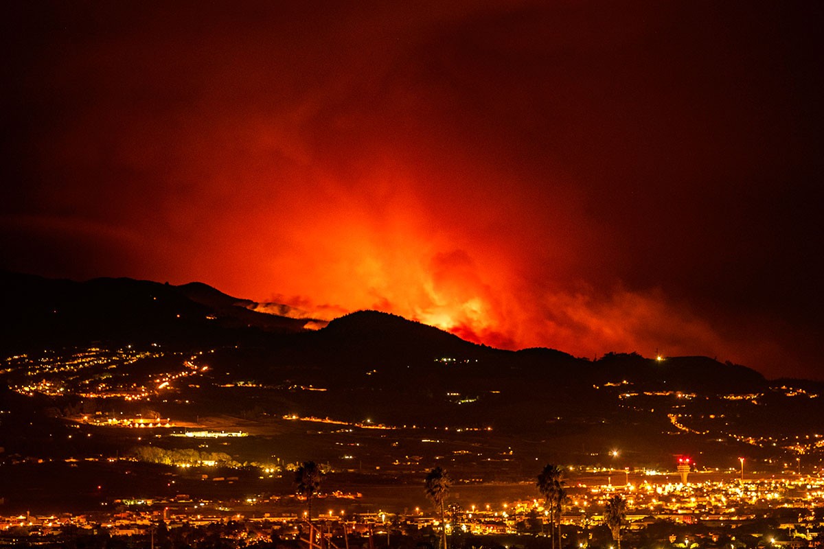 Požar na Tenerifima guta sve pred sobom, evakuisano 12.000 ljudi (VIDEO)