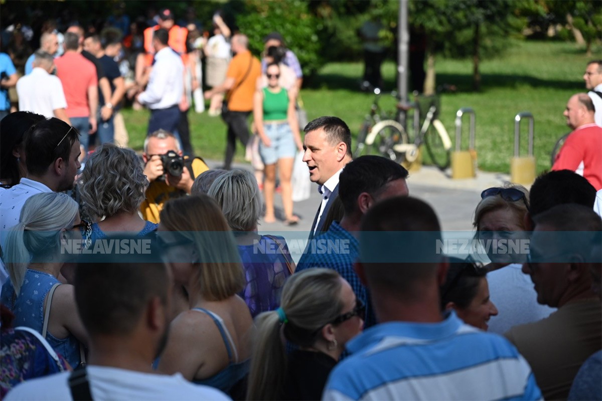 Protesti uz muziku u organizaciji Vlade Đajića: Nezakonito poskupio parking u Banjaluci