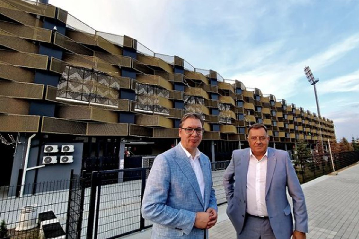 Dodik i Vučić obišli novoizgrađeni stadion u Leskovcu