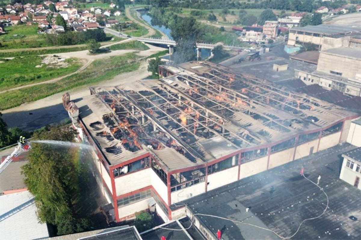 Četvoro povrijeđenih u požaru u "Celexu" u Banjaluci