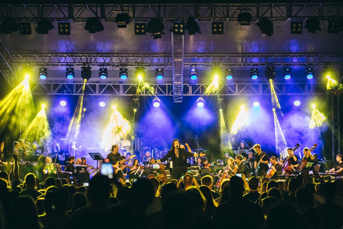 "Bohemian Rock Symphony" u Mostaru: Dino Jelusić oduševio kao Fredi Merkjuri