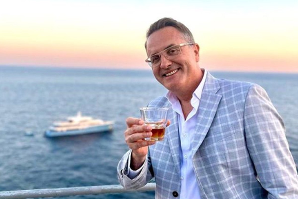 Tarik Filipović nasmijao fanove fotografijom svojih roditelja (FOTO)