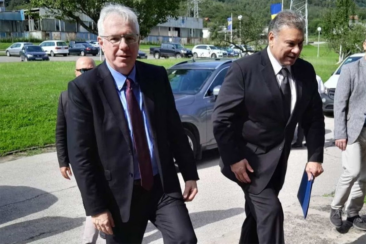 Eskobar s Marfijem u posjeti Memorijalnom centru u Srebrenici