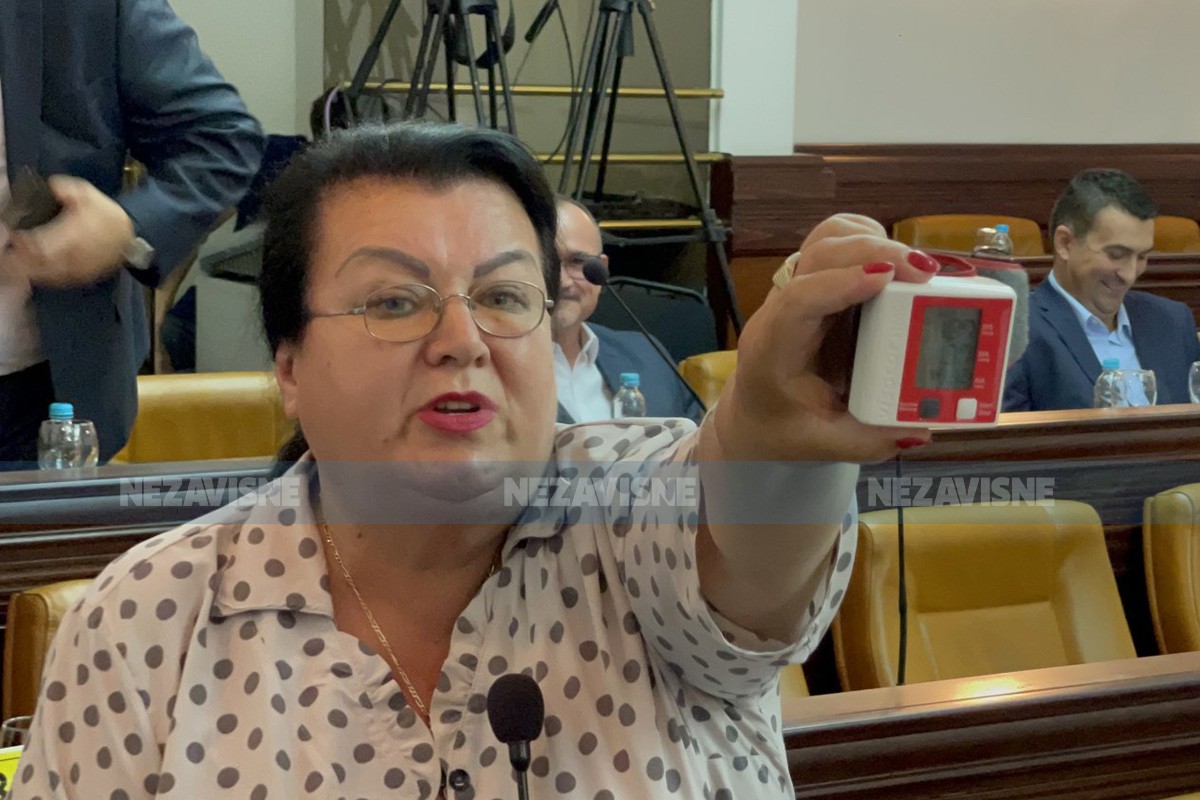 Pozlilo banjalučkoj odbornici kada je njen kolega lupio šakom od sto (VIDEO)