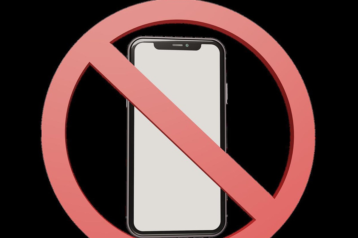 Škola u BiH zabranila đacima da donose mobilne telefone