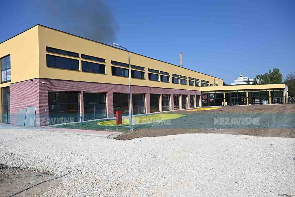 Roditelji ne znaju da li će djecu seliti u novu školu u Adi