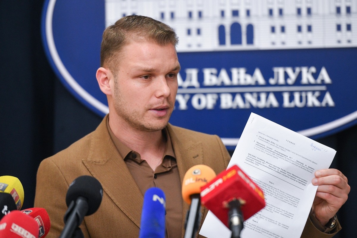Stanivuković odgovorio Đajiću u vezi sa povlaštenim kartama za parking