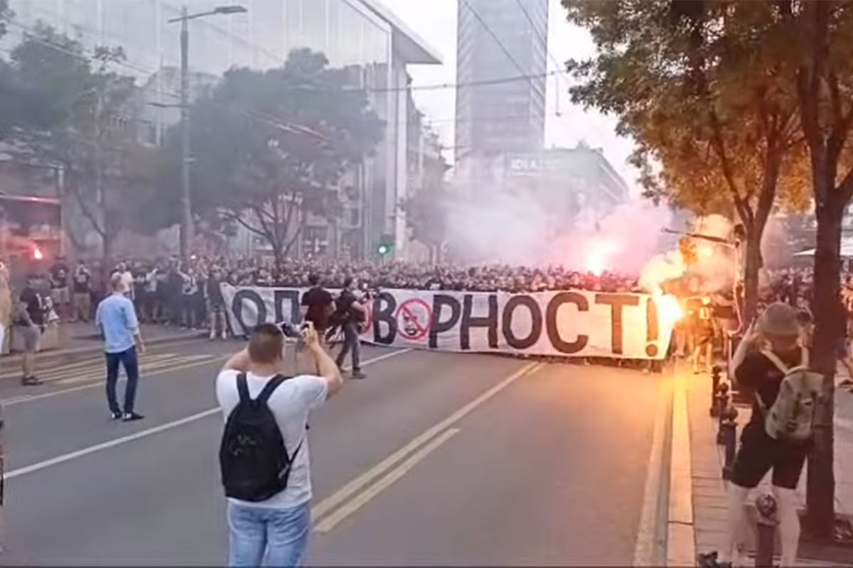 Protest "grobara": Vazura da ode iz Partizana (VIDEO)