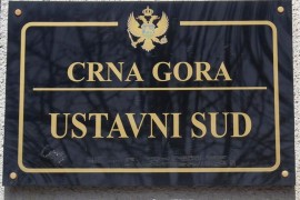 Vraćena ćirilična tabla na zgradu Ustavnog suda Crne Gore