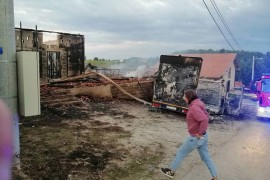 Detalji požara u Banjaluci: Izgorjeli konji, kamion, prikolica i 400 ...