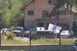 Istaknute ratne zastave Armije RBiH tokom marša "Stazom egzodusa"