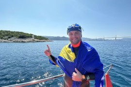 Preplivao Neumski zaliv i poslao poruku: "Natalitet je prioritet"