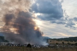 U toku sanacija gradske deponije u Drvaru koja gori 11 dana