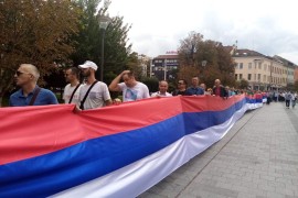 Zastava Srpske duga 100 metara prošla Gospodskom ulicom do Palate ...