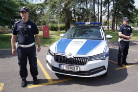 Kartonska vozila umjesto prave patrole, da li bi to natjeralo vozače ...