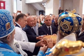 Patrijarh osveštao hram, Dodik kum
