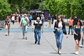 Političari od država i regije prave crnu rupu