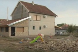 Srbija mladim bračnim parovima kupuje kuće i imanja (VIDEO)