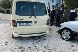 Kontrolisali kombi, pronašli 16 stranih državljana