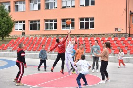 Mozzart obradovao osnovce iz Šekovića i Kostajnice