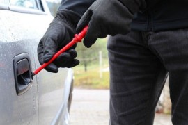 Maloljetnici osumnjičeni da su u Banjaluci ukrali po dva auta i skutera