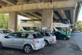 Panoramski autobus našao "skrovište" ispod nadvožnjaka u Banjaluci