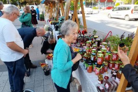 Poljoprivrednici i pored svih nedaća izložili svoje proizvode