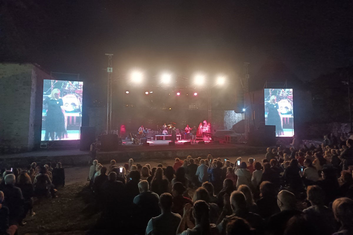 Koncert Novih fosila u Banjaluci: Publiku počastili poznatim hitovima (FOTO)