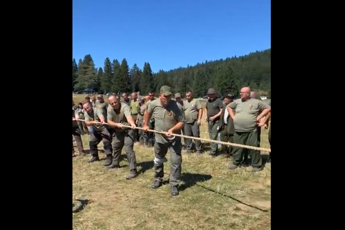 Lovci se okupili na Igmanu: Druženje uz gulaš, kolo, potezanje konopca (VIDEO)